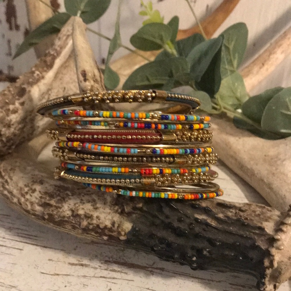Gold bangle bracelets ~ multicolored 🖤❤️💙💚💛🧡💜🤎🤍
